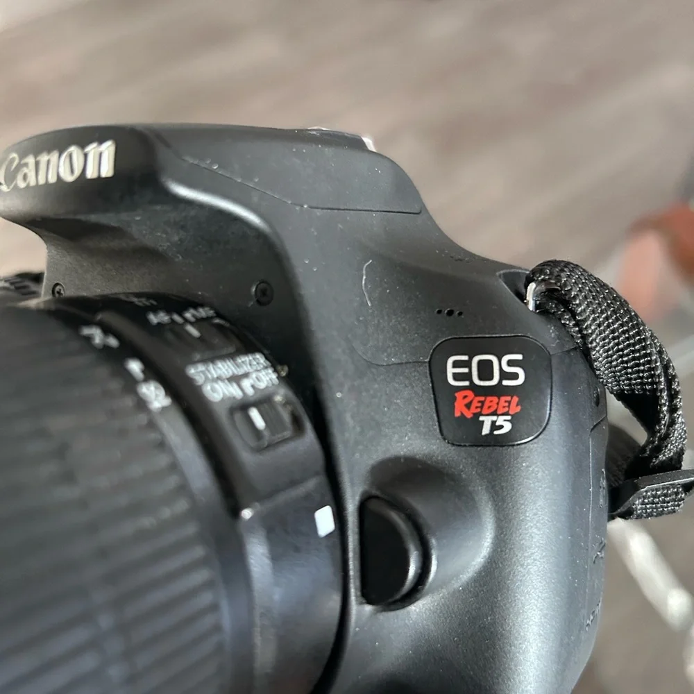 Canon EOS REBEL T5 Camera